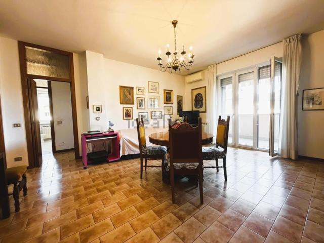 Appartamento in vendita di 115 m² in Via Piemonte, 11
