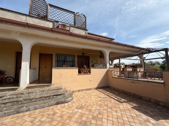 Appartamento in vendita di 115 m² in Via Rubiana