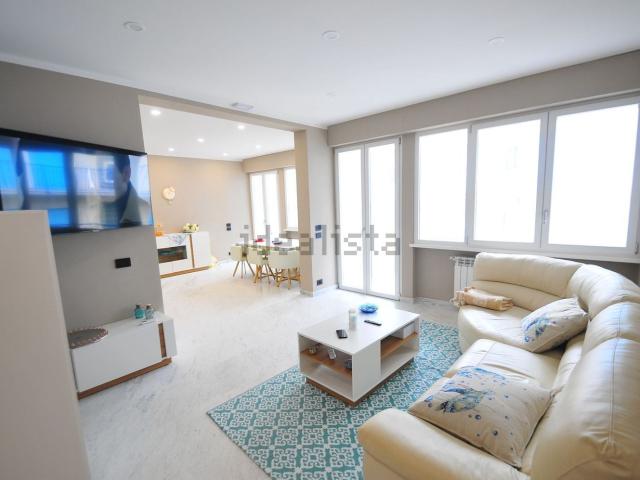 Appartamento in vendita di 115 m² in Via Ugo Foscolo
