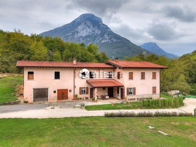 Appartamento in vendita di 115 m² in Via Valvestino, 31