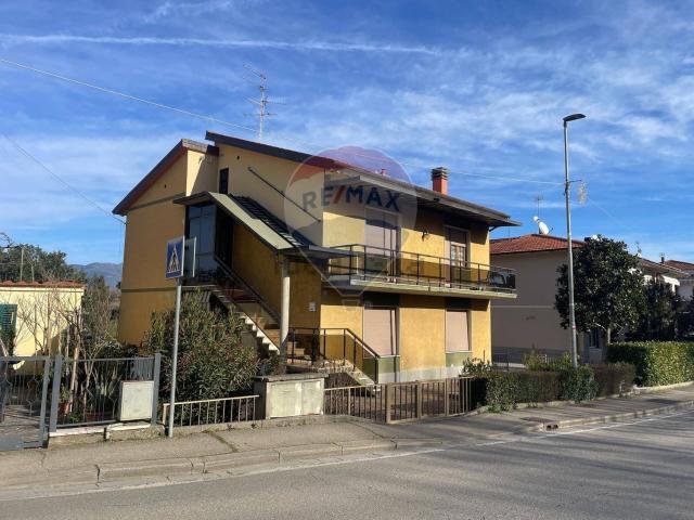 Appartamento in vendita di 115 m² in Via Vecchia Aretina, 57