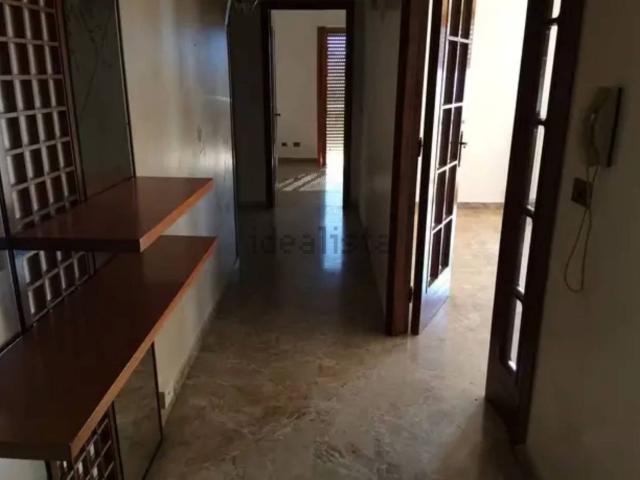 Appartamento in vendita di 115 m² in Via Vittorio Argentieri