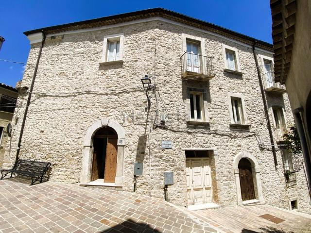 Appartamento in vendita di 115 m² in Via Vittorio Veneto