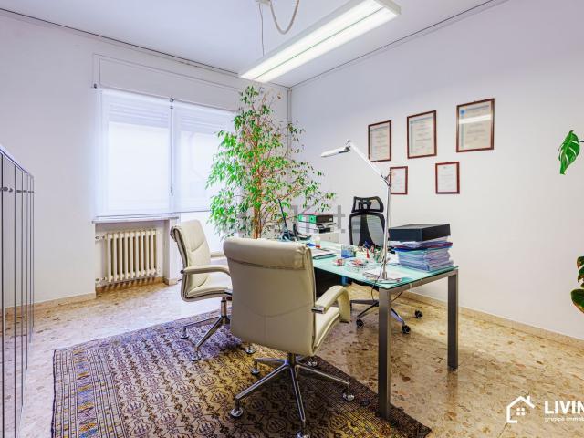 Appartamento in vendita di 115 m² in Viale Vittoria Colonna, 48