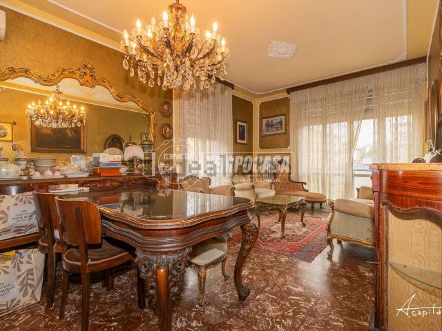 Appartamento in vendita di 115 m² in Viale Ciro Menotti, 68