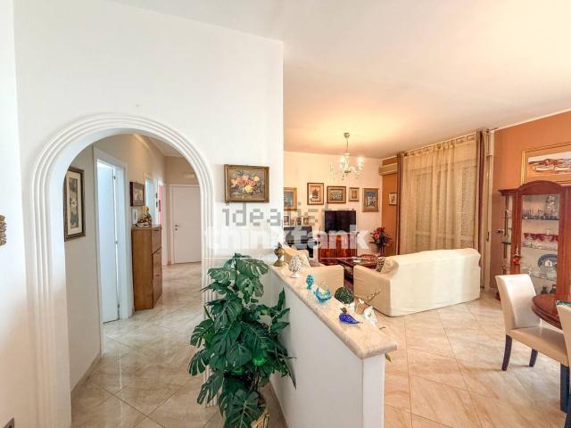 Appartamento in vendita di 115 m² in Viale Scala Greca, 413