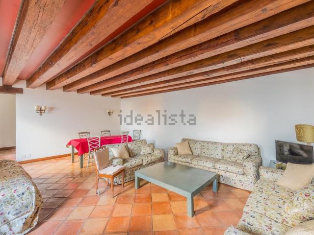 Appartamento in vendita di 115 m² in Calle della Madonna