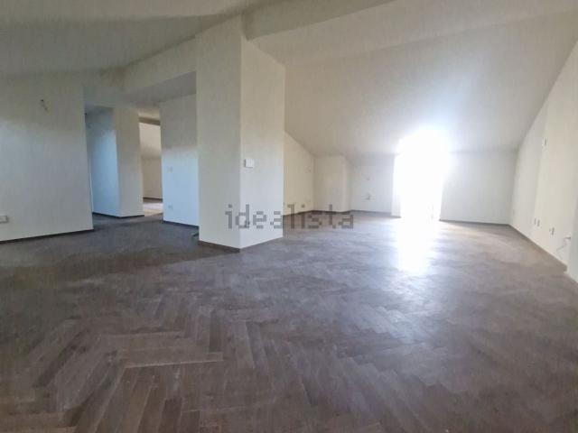 Appartamento in vendita di 115 m² in Piazza Cavalli