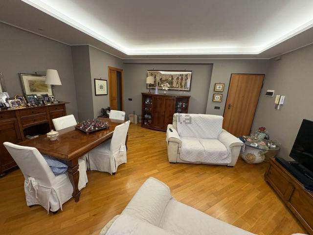 Appartamento in vendita di 116 m² in Via CL 33, 4