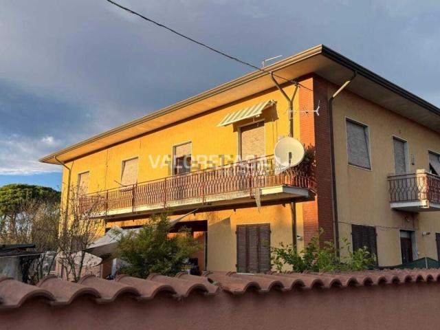 Appartamento in vendita di 116 m² in Via della Bassa, 54