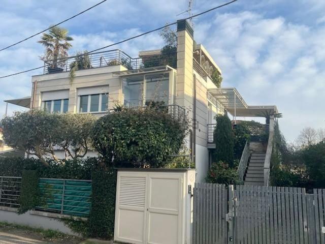 Appartamento in vendita di 116 m² in Via della Gronda, 55041