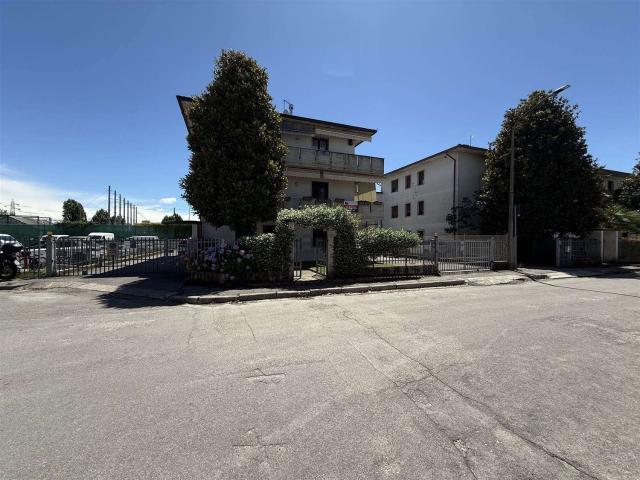 Appartamento in vendita di 116 m² in Via della Robbia Luca, 52