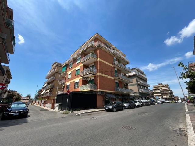 Appartamento in vendita di 116 m² in Via Eugenio Montale