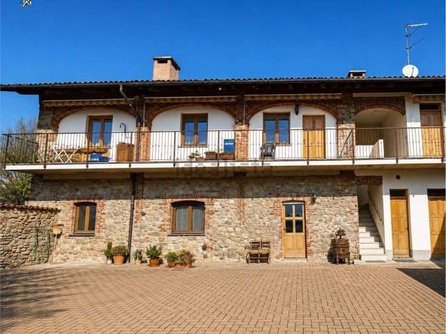 Appartamento in vendita di 117 m² in Via Carlo Felice Trossi, 144