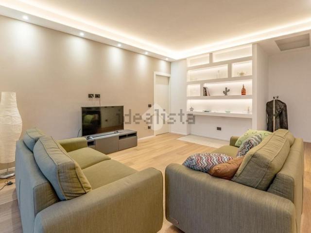Appartamento in vendita di 117 m² in Via Cenisio, 47