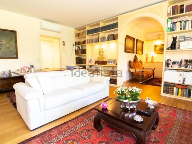 Appartamento in vendita di 117 m² in Via Alessandro Manzoni