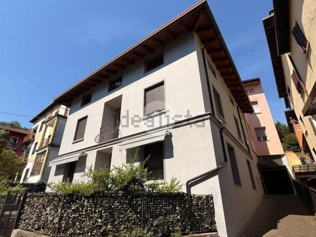 Appartamento in vendita di 117 m² in Via Gaetano Donizetti, 3