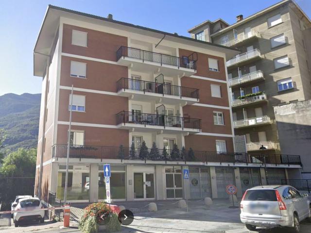 Appartamento in vendita di 117 m² in Via Emilio Chanoux, 176