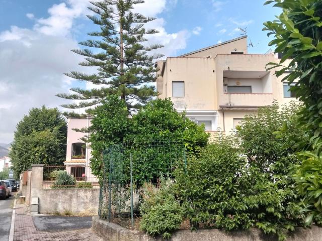 Appartamento in vendita di 117 m² in Via F.lli Bandiera