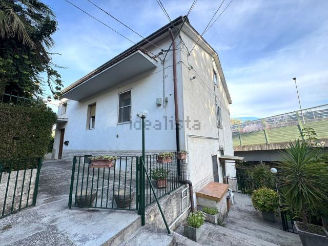 Appartamento in vendita di 117 m² in Via Francesco De Sanctis, 13