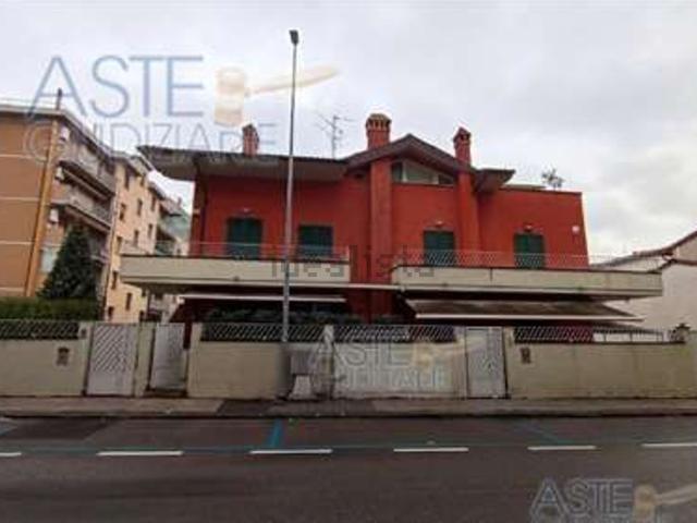 Appartamento in vendita di 117 m² in Via Francesco Petrarca, 45