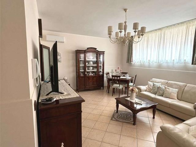 Appartamento in vendita di 117 m² in Via V. Cuoco