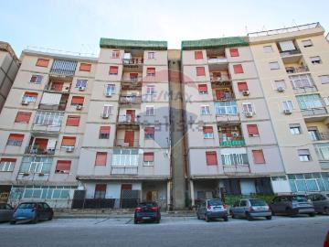 Appartamento in vendita di 117 m² in Viale Algeri, 84