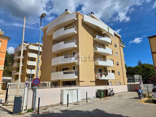 Appartamento in vendita di 117 m² in Viale Marcello Federici, 96