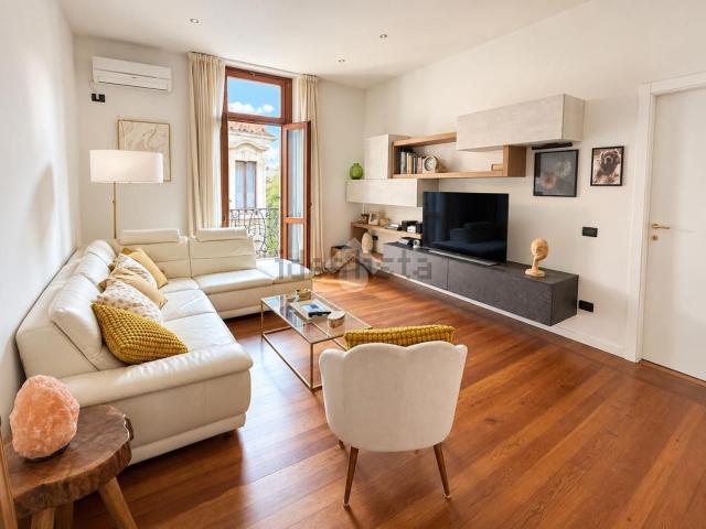 Appartamento in vendita di 117 m² in Corso Giacomo Matteotti, 105
