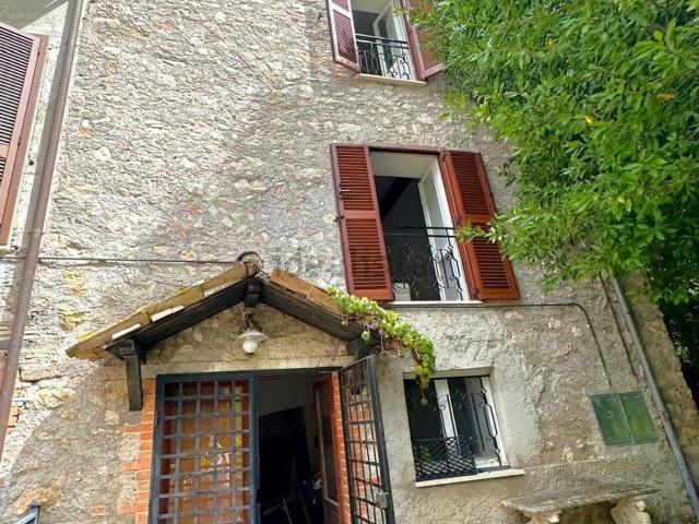 Appartamento in vendita di 117 m² in Frazione Rosciano