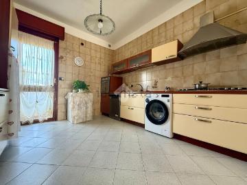 Appartamento in vendita di 118 m² in Via Costantino Bagli, 1