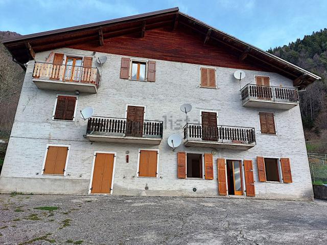 Appartamento in vendita di 118 m² in Via Cerreto, 21