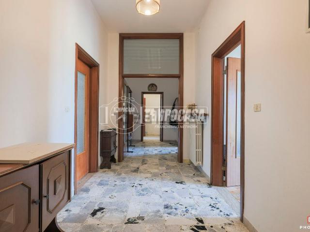 Appartamento in vendita di 118 m² in Via Cesare Lenzarini, 3