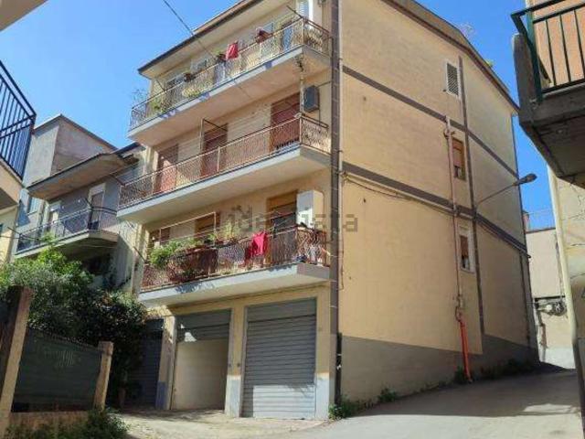 Appartamento in vendita di 118 m² in Via Achille Carusi