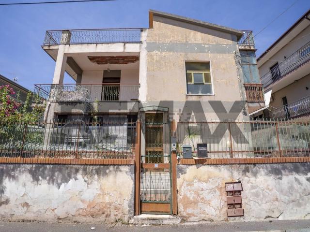 Appartamento in vendita di 118 m² in Via Aci Galatea, 16