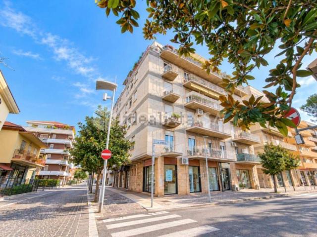 Appartamento in vendita di 118 m² in Via Gabriele D&apos Annunzio