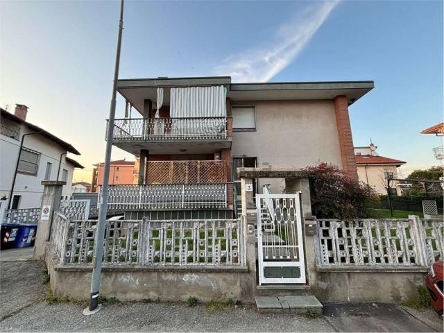 Appartamento in vendita di 118 m² in Via Giuseppe Cardellini, 3