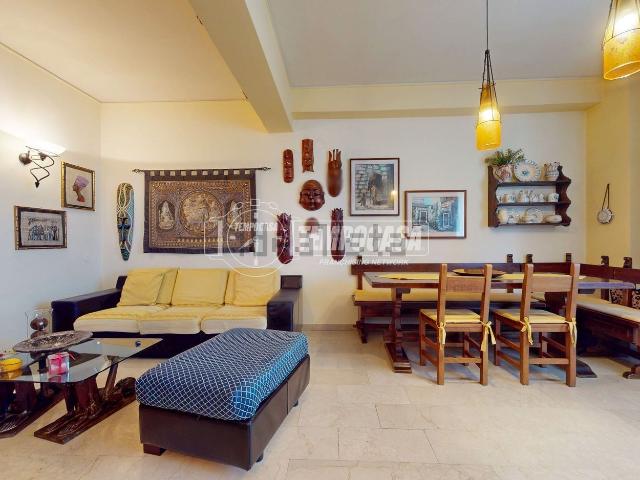 Appartamento in vendita di 118 m² in Via Fratelli Rosselli, 8