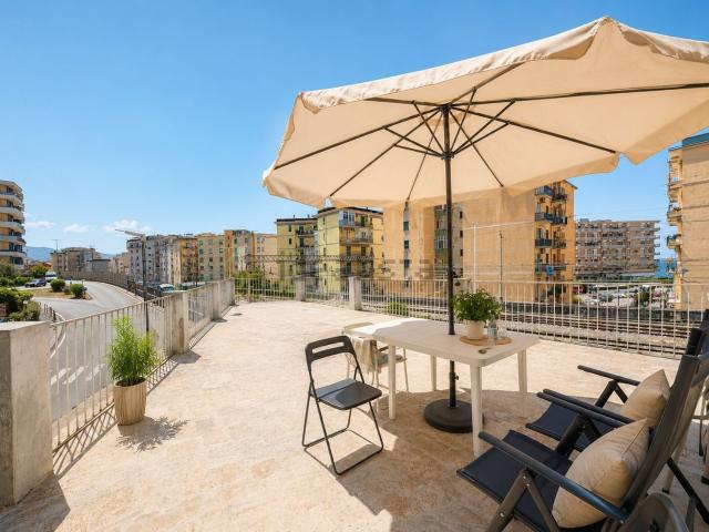 Appartamento in vendita di 118 m² in Via Lucio Petrone, 18