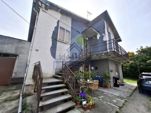 Appartamento in vendita di 118 m² in Via Monticelli Santi