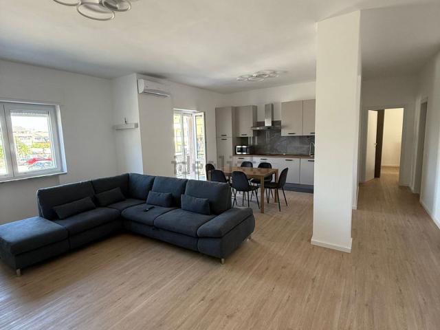 Appartamento in vendita di 118 m² in Via Salvo D&apos Acquisto