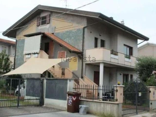 Appartamento in vendita di 118 m² in Via Ticino