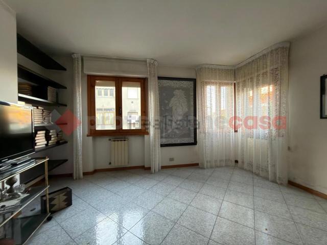 Appartamento in vendita di 118 m² in Via Ugo Foscolo