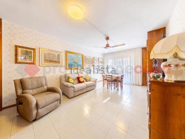 Appartamento in vendita di 118 m² in Via Urano Sarti