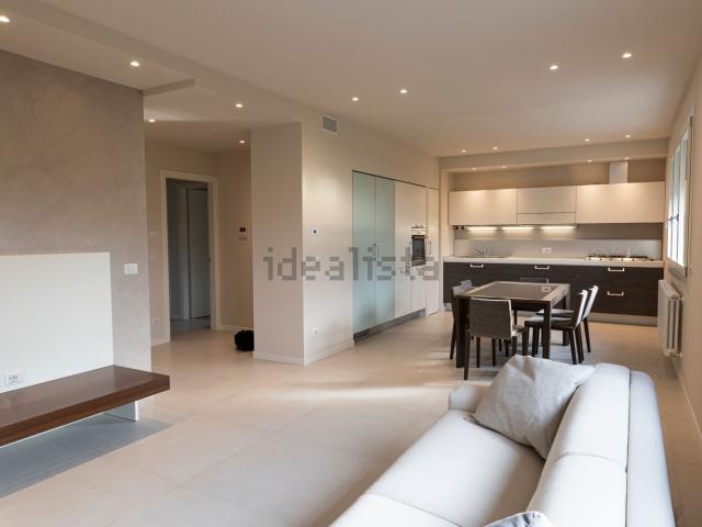 Appartamento in vendita di 118 m² in Via Vizza