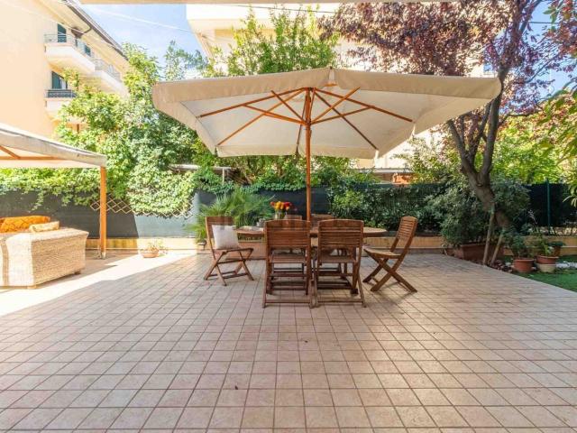 Appartamento in vendita di 118 m² in Viale Cattolica, 8