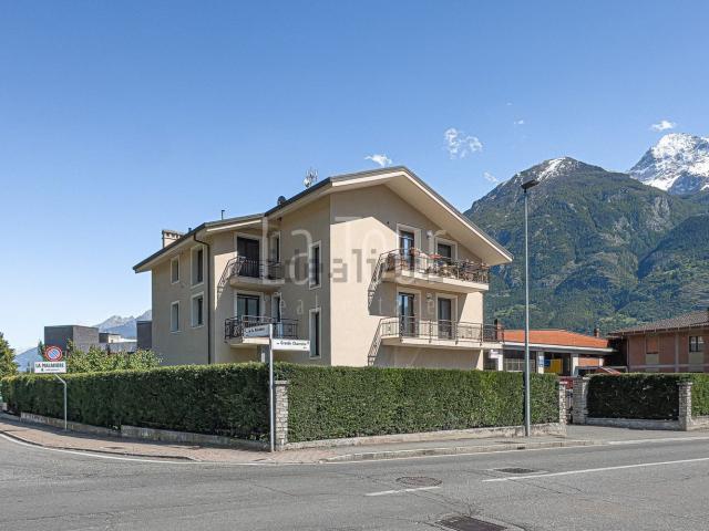 Appartamento in vendita di 118 m² in Località Grande Charriere