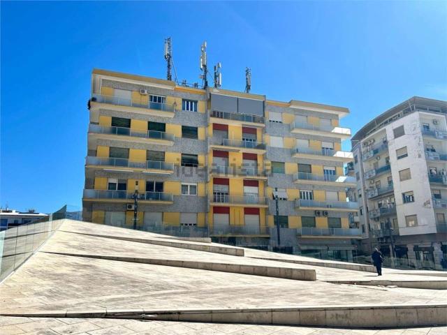 Appartamento in vendita di 118 m² in Piazza Carlo Bilotti, 43