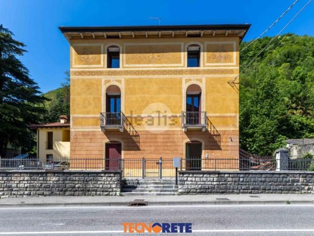 Appartamento in vendita di 119 m² in Via Alessandro Rossi, 9