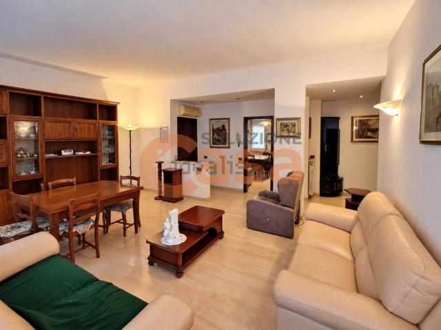 Appartamento in vendita di 119 m² in Via Giovanni Battista Scalabrini, 37